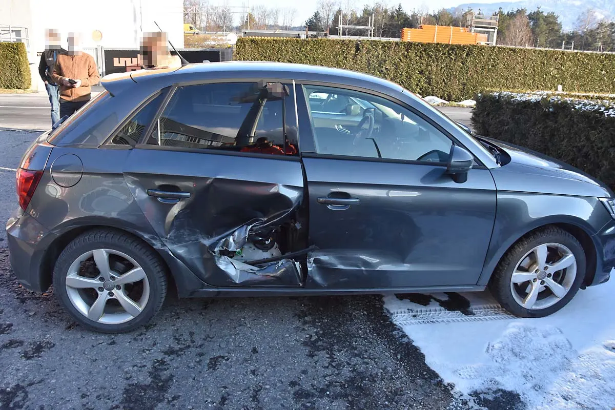 Sennwald SG - Auto übersehen und verunfallt