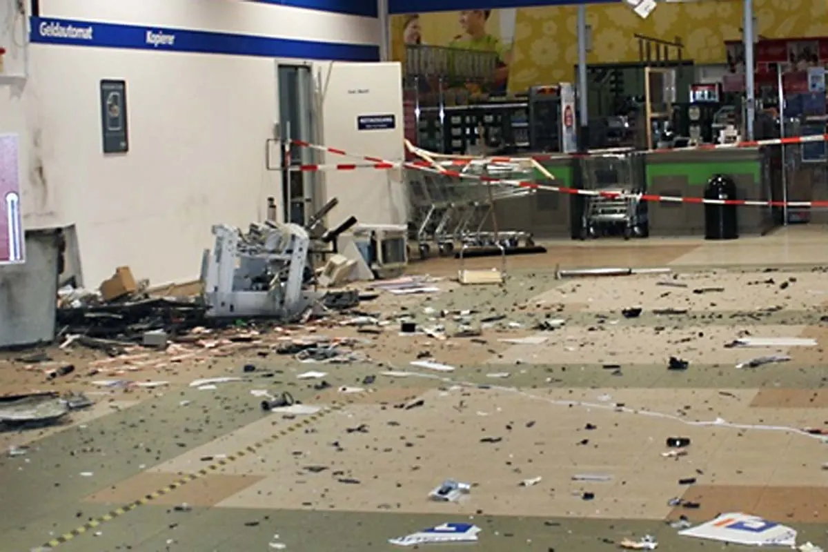Zeugenaufruf in Tönisvorst - Geldautomat gesprengt!