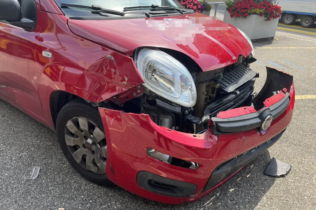 Muri AG - Kollision zwischen Mercedes und Fiat hinterlässt Fragen 