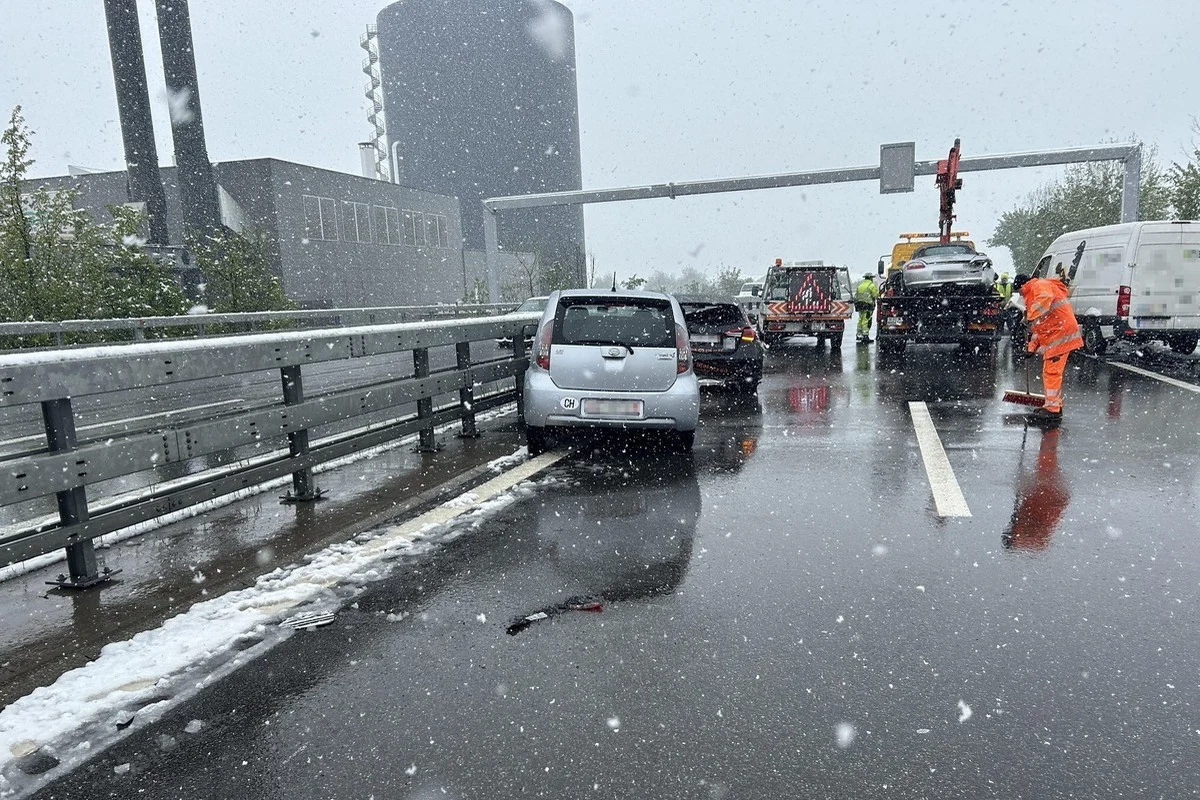 Innerschwyz - A4 nach Unfall bei winterlichen Verhältnissen gesperrt