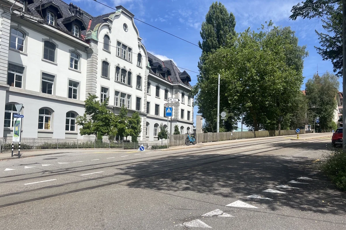 St.Gallen - E-Bikerin nach Kollision im Spital