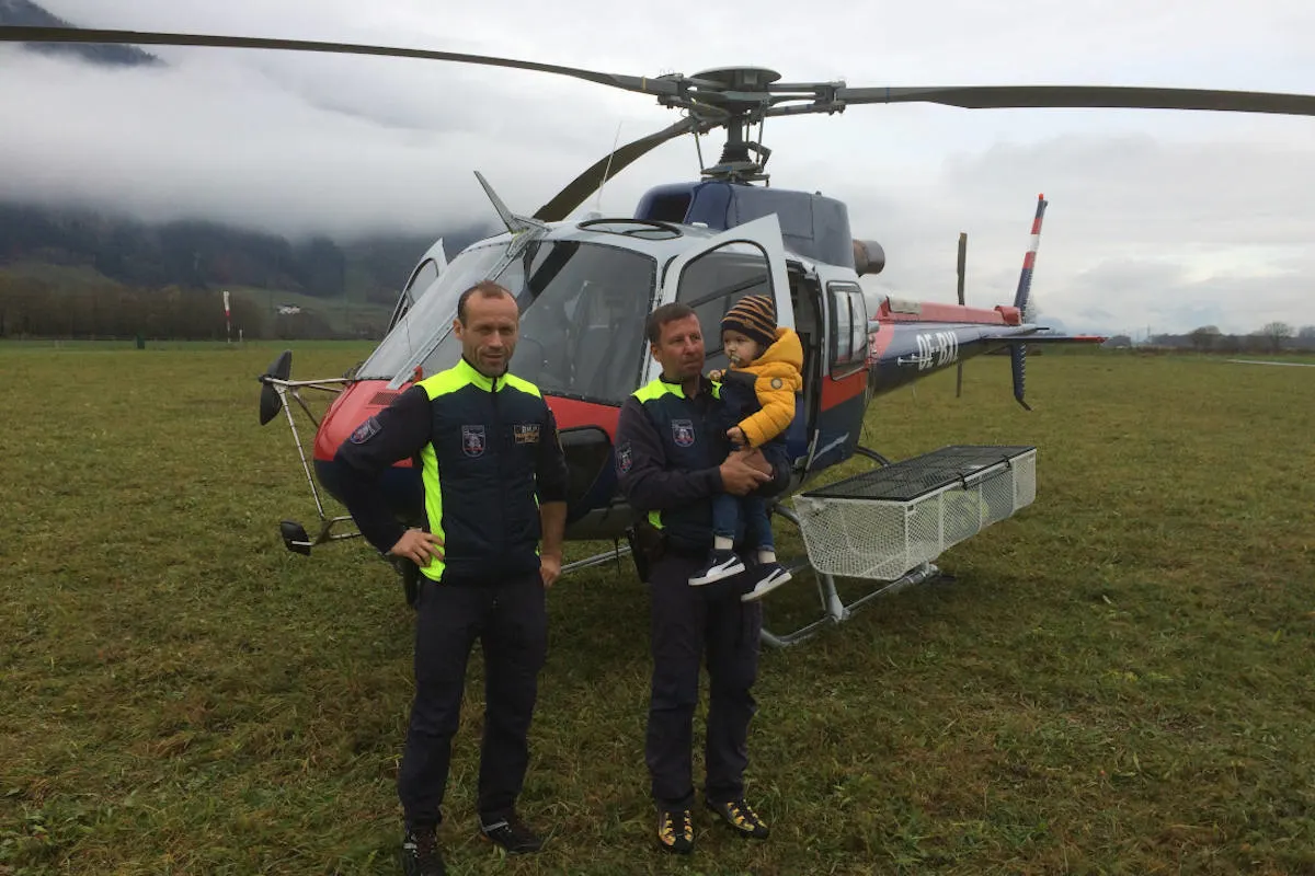 Polizeihubschrauber fliegt Mutter mit Kleinkind nach Spittal/Drau