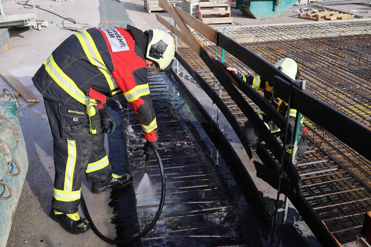 Hagendorn ZG – Feuerwehr löscht Brand auf Baustelle
