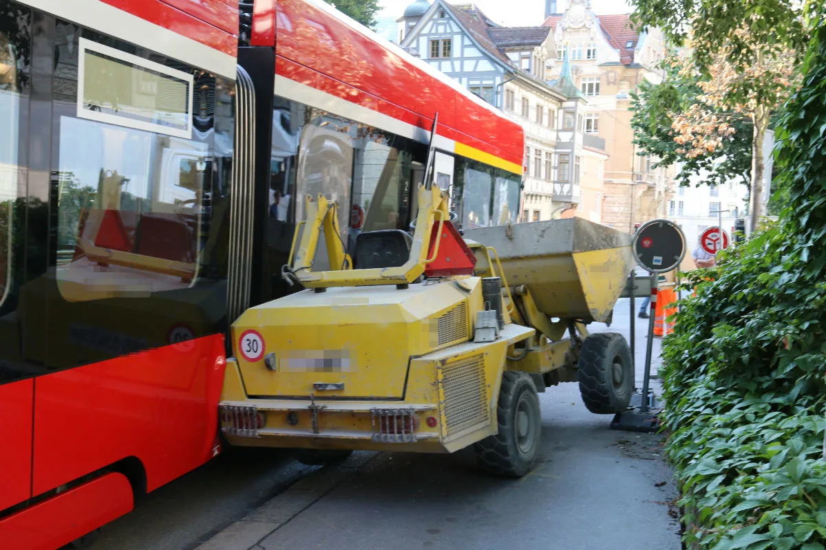 St.Gallen SG - Unfall zwischen Tram und Dumper