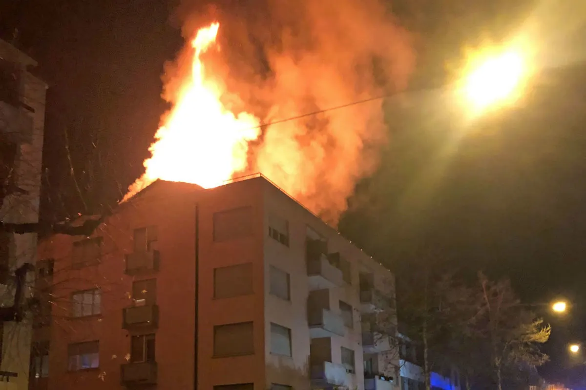 Biel BE -  Brand in Mehrfamilienhaus - Personen konnten evakuiert werden