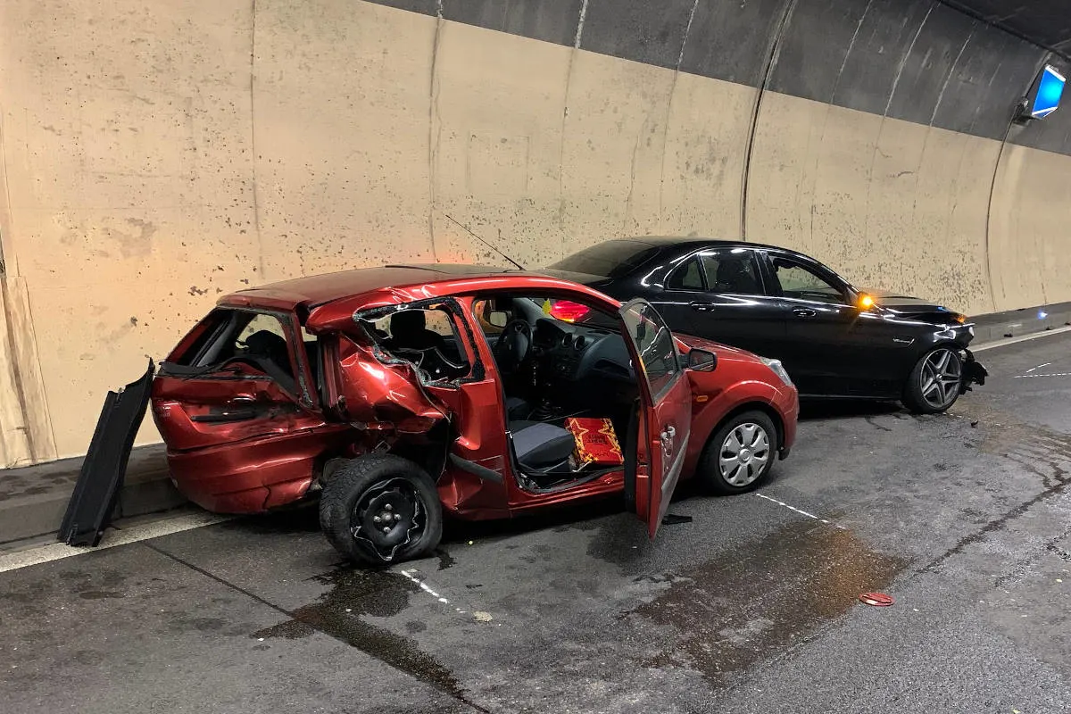 Raser im Gubristtunnel - Mit 229 km/h gerast und danach schweren Verkehrsunfall verursacht!