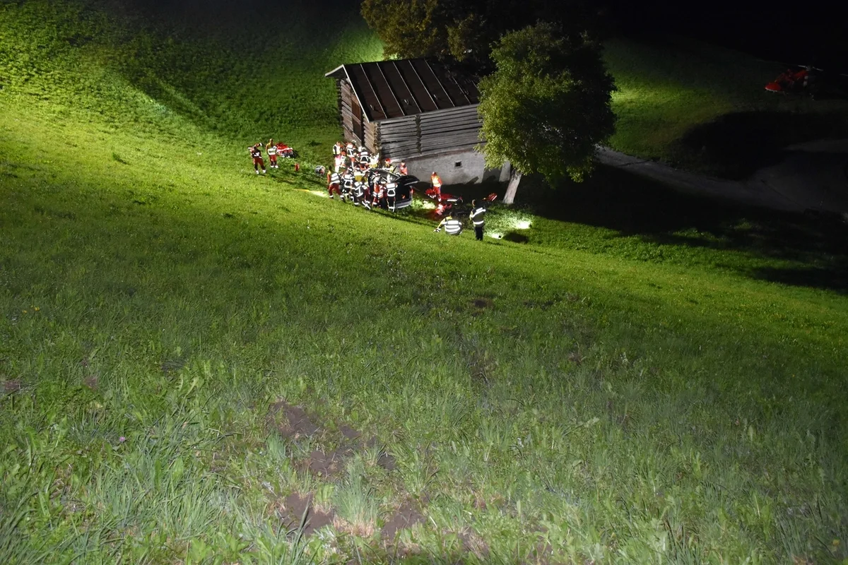 Valendas GR - Zwei Personen nach heftigem Unfall schwer verletzt 