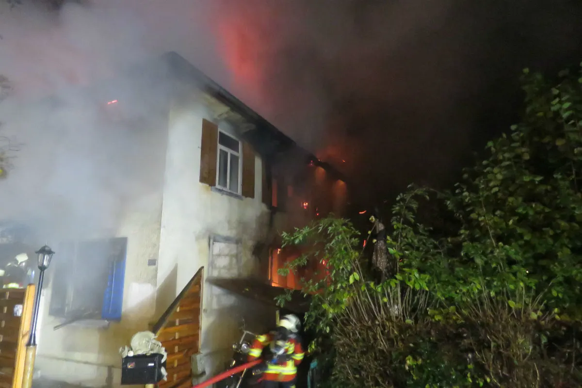 Menziken AG - Einfamilienhaus ein Raub der Flammen