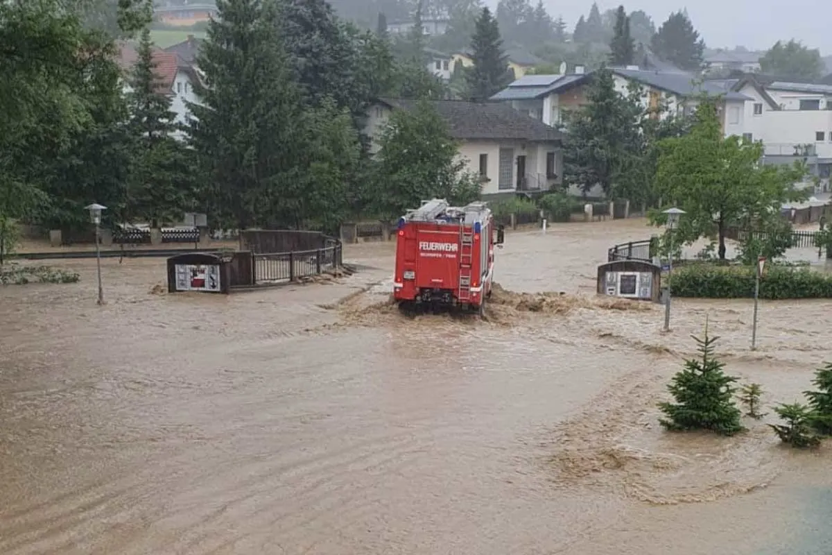 Weitläufige Überschwemmungen - Neuhofen an der Ybbs unter Wasser 