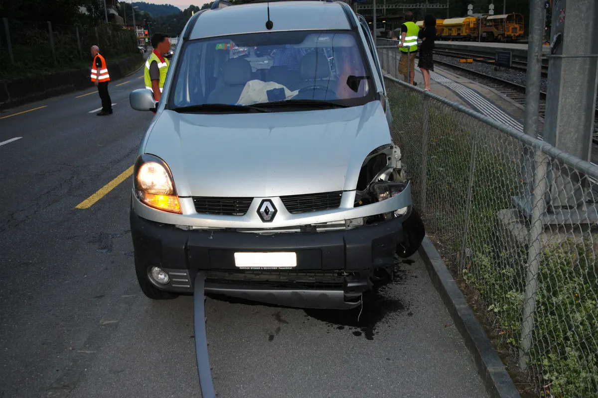 Wolhusen LU - Verkehrsunfall zwischen Personenwagen und Personenwagen mit Anhänger 