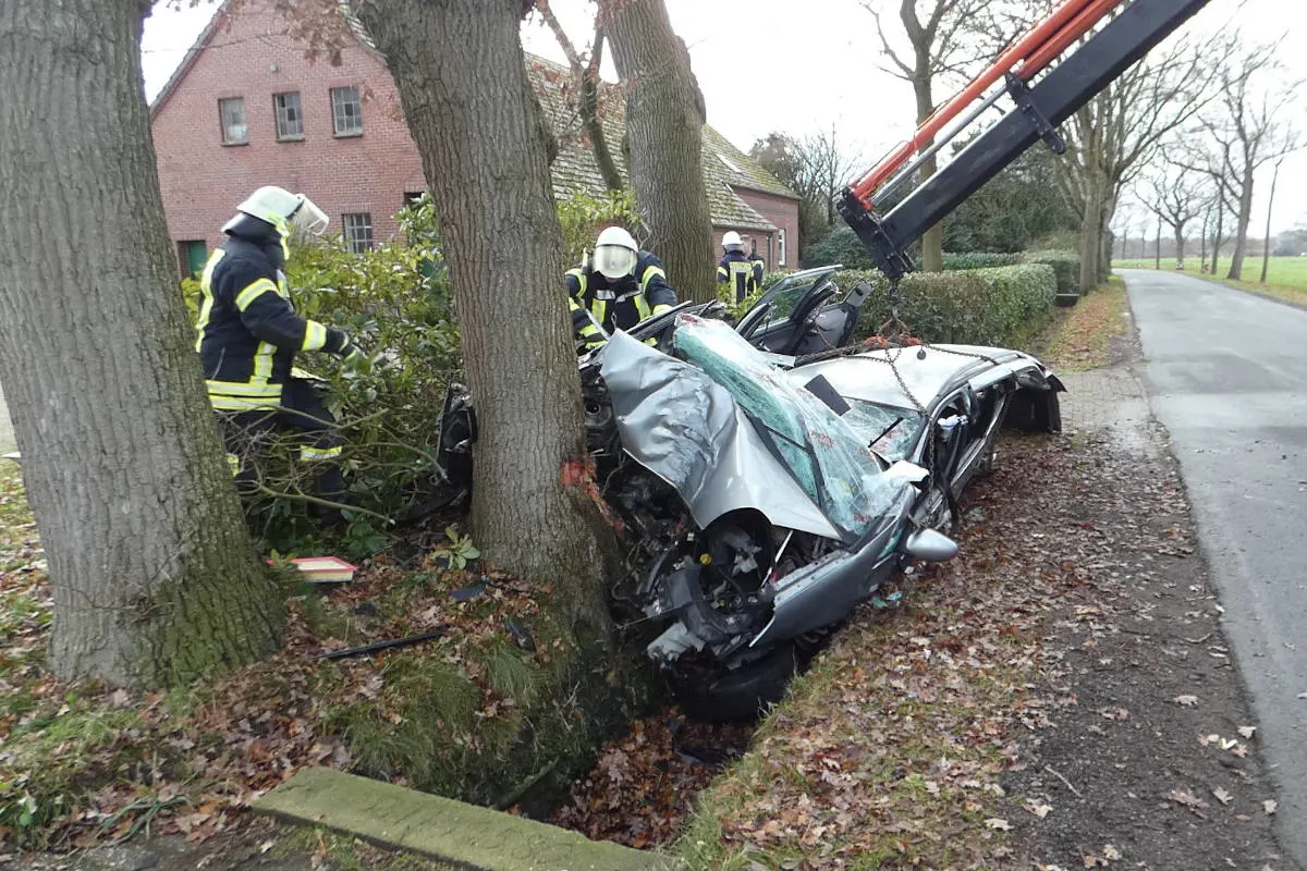 Halsbek - Schwerer Verkehrsunfall eines Fahranfänger