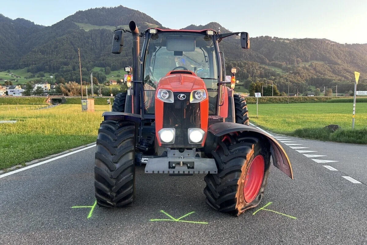 Reichenburg SZ - Überholmanöver endet in Unfall