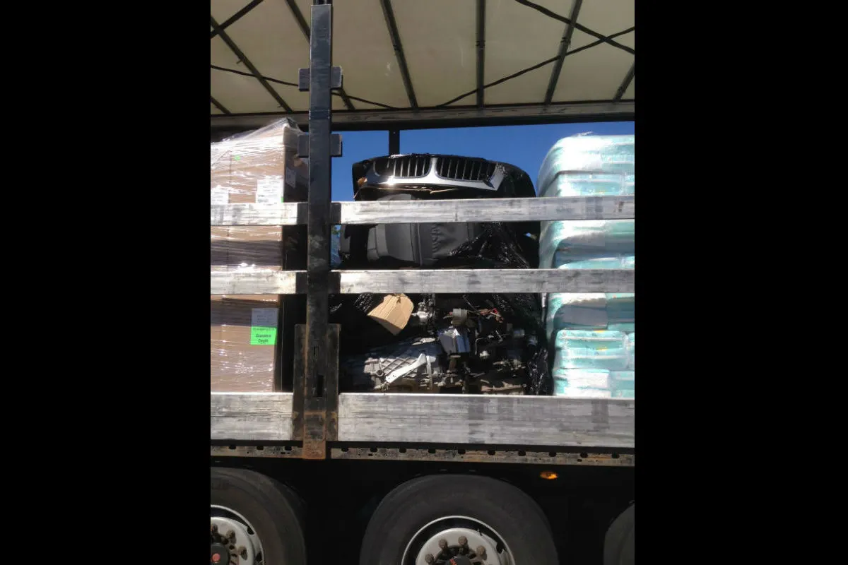 Gestohlene Fahrzeugteile auf Sattelzug entdeckt