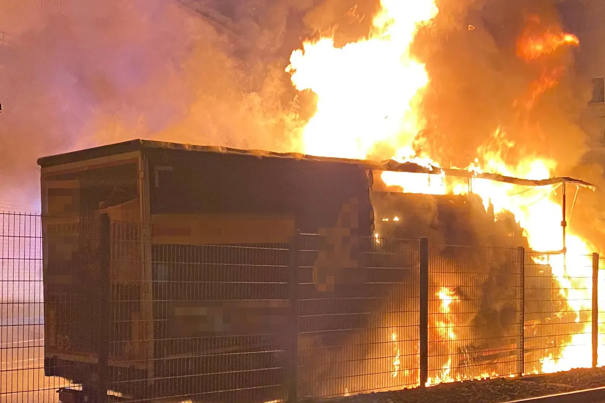 Bischofszell TG – Sattelanhänger in Flammen aufgegangen