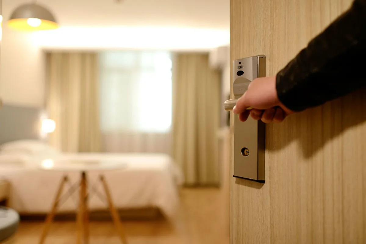 Aigen-Schlägl – Hotelbetrug deckt Flucht von Strafgefangenem auf