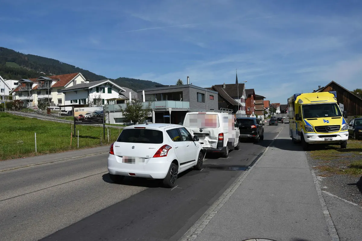 Marbach SG - Auffahrkollision mit drei Fahrzeugen