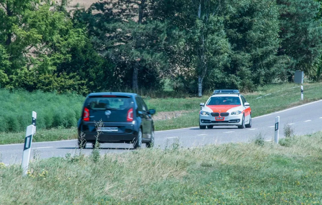 Hinwil ZH -  73-jähriger Autofahrer nach Flucht verhaftet