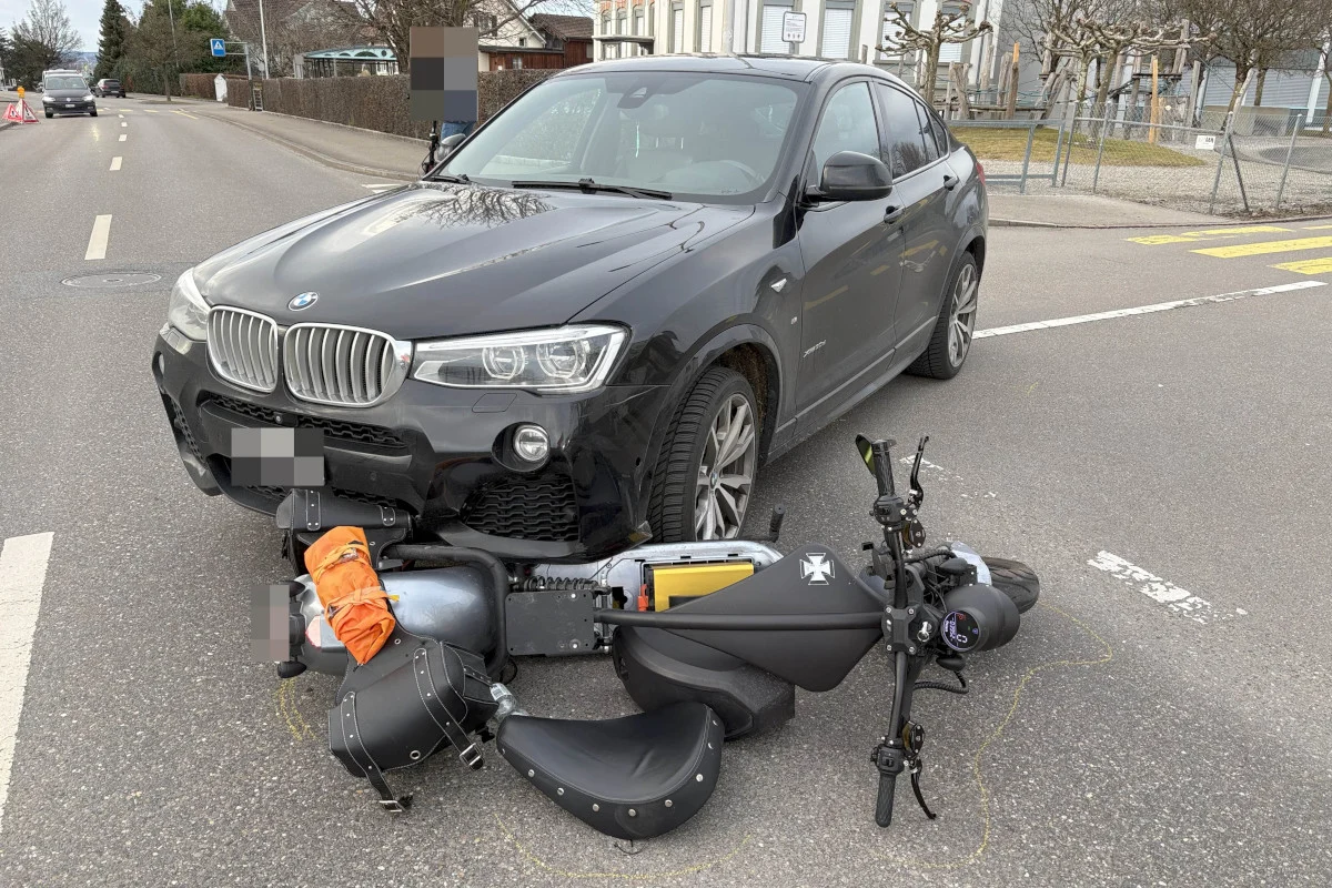 Staad SG – Alkoholisierter E-Roller bei Unfall mit Auto verletzt