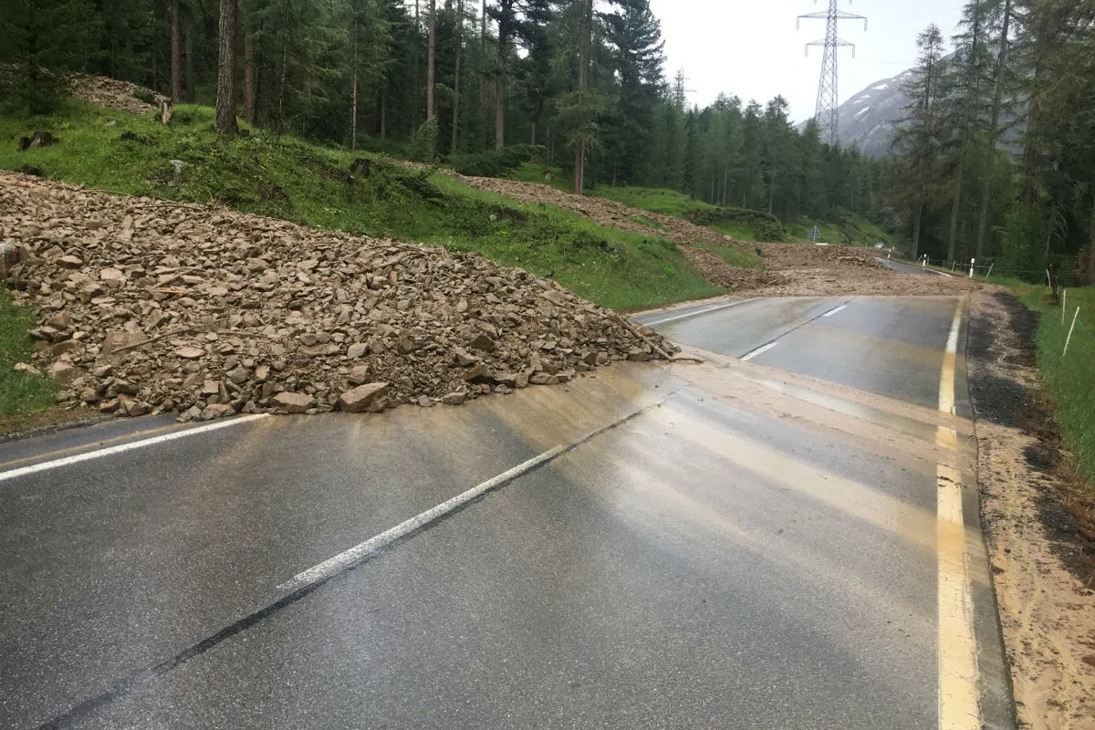 Pontresina GR - Murgänge verschütten Berninastrasse