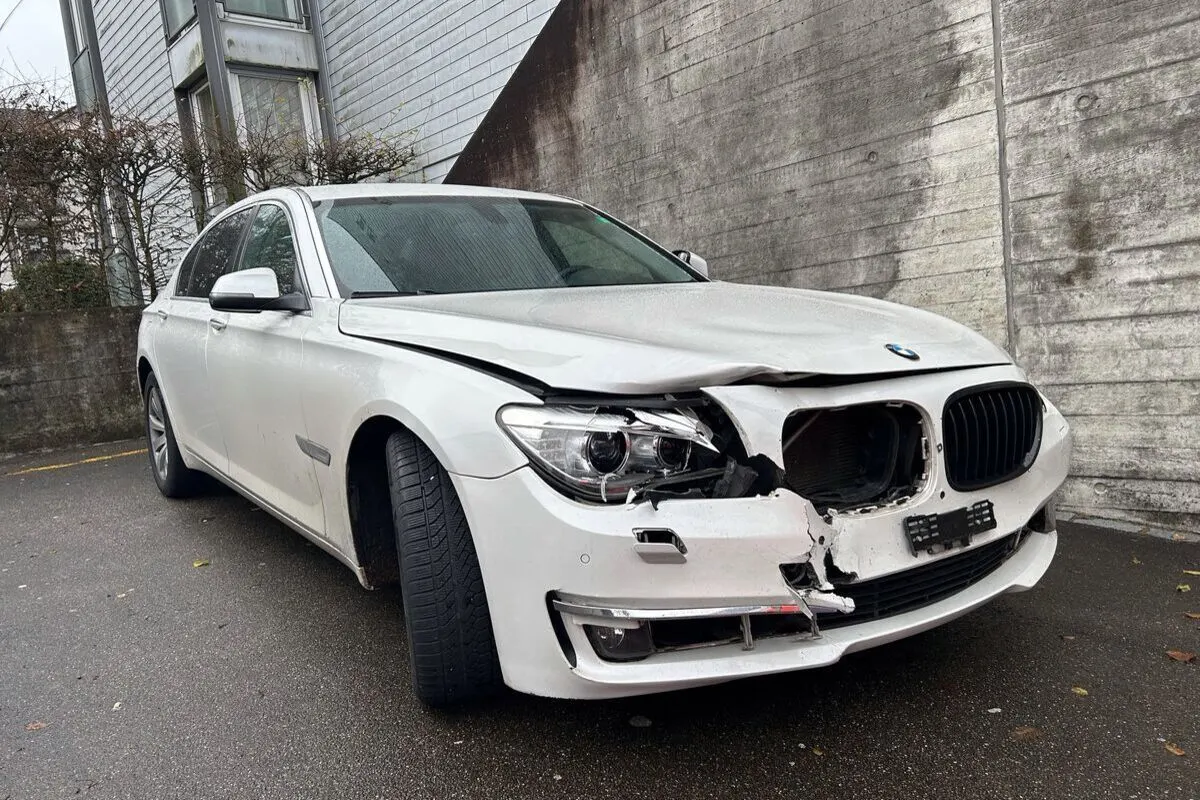 Baden AG – Jugendliche (14) verunfallen mit entwendetem BMW