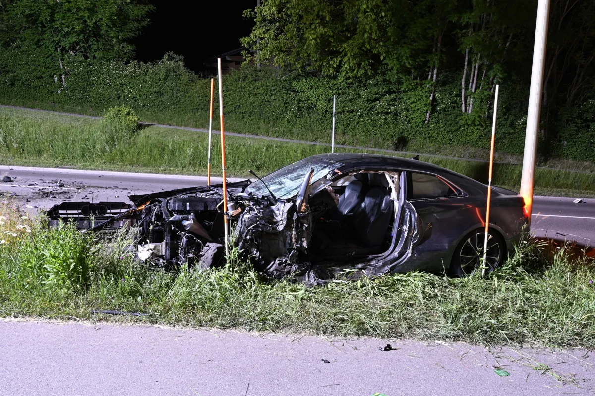 Aesch b. Neftenbach ZH – Autofahrer (19) bei Unfall schwer verletzt