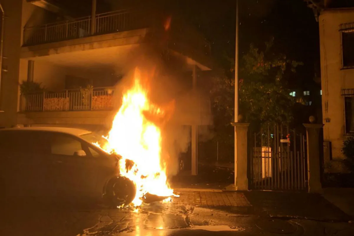 Brand Naters VS - Auto gerät in Vollbrand!