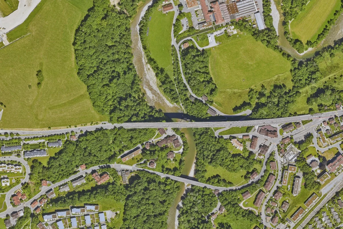Stadt St. Gallen - Autofahrer im Volvo missachtet Haltezeichen und fährt beinahe Polizei an