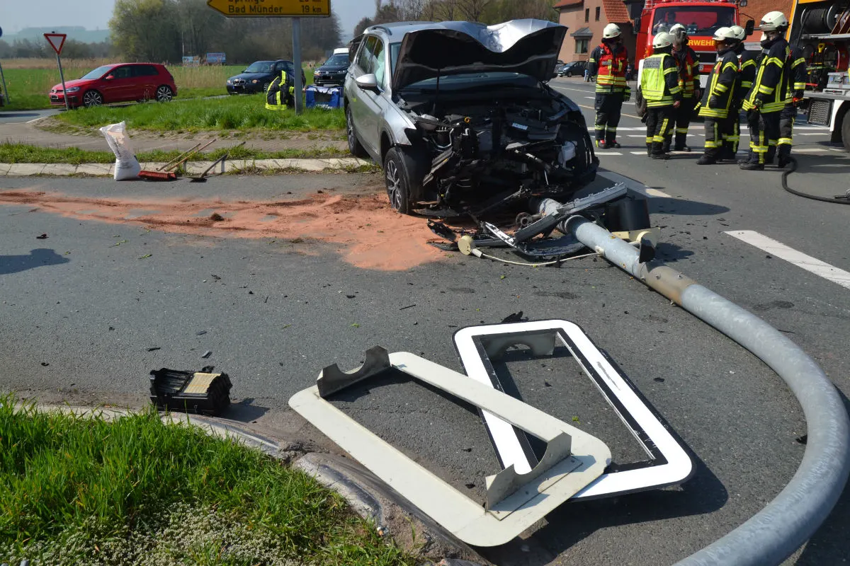 Autofahrer stirbt bei Selbstunfall