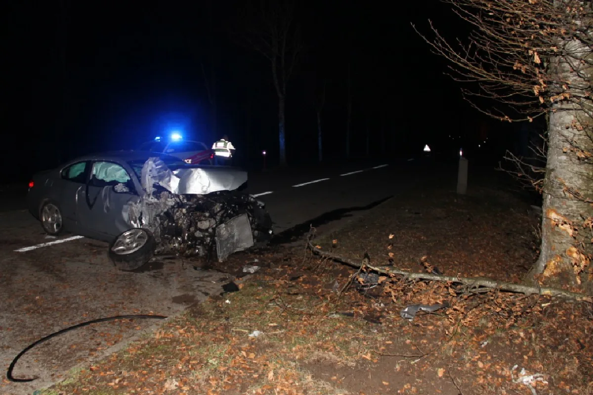Horrorunfall in Rangiers JU -  Zu schnell unterwegs - BMW rast in Bäume!