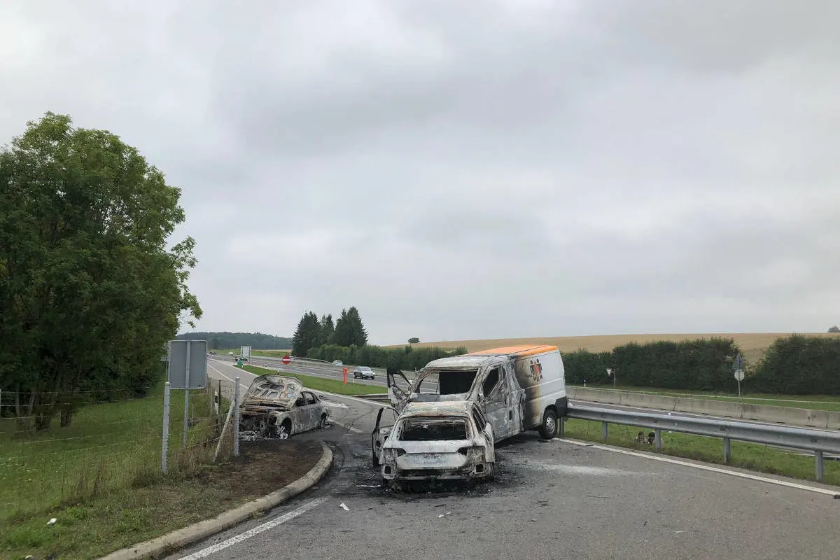 La Sarraz A1 VD - Wie in einem Gangsterfilm - Geldtransporter wird überfallen!
