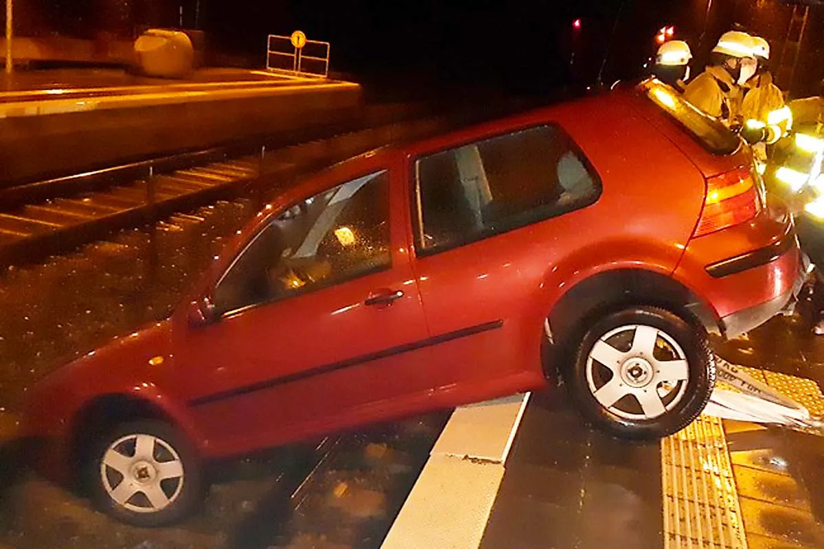 Unfall in Aachen - 77-Jähriger schlägt mit seinem Fahrzeug den falschen Weg ein