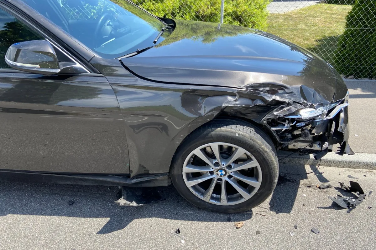 Schafisheim AG - Überholmanöver von BMW-Polizei-Zivilwagen im Einsatz endet mit Unfall