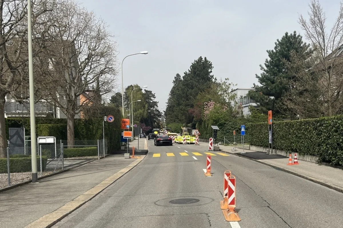 Zollikon ZH - E-Biker flüchtet schwer verletzt nach Unfall 