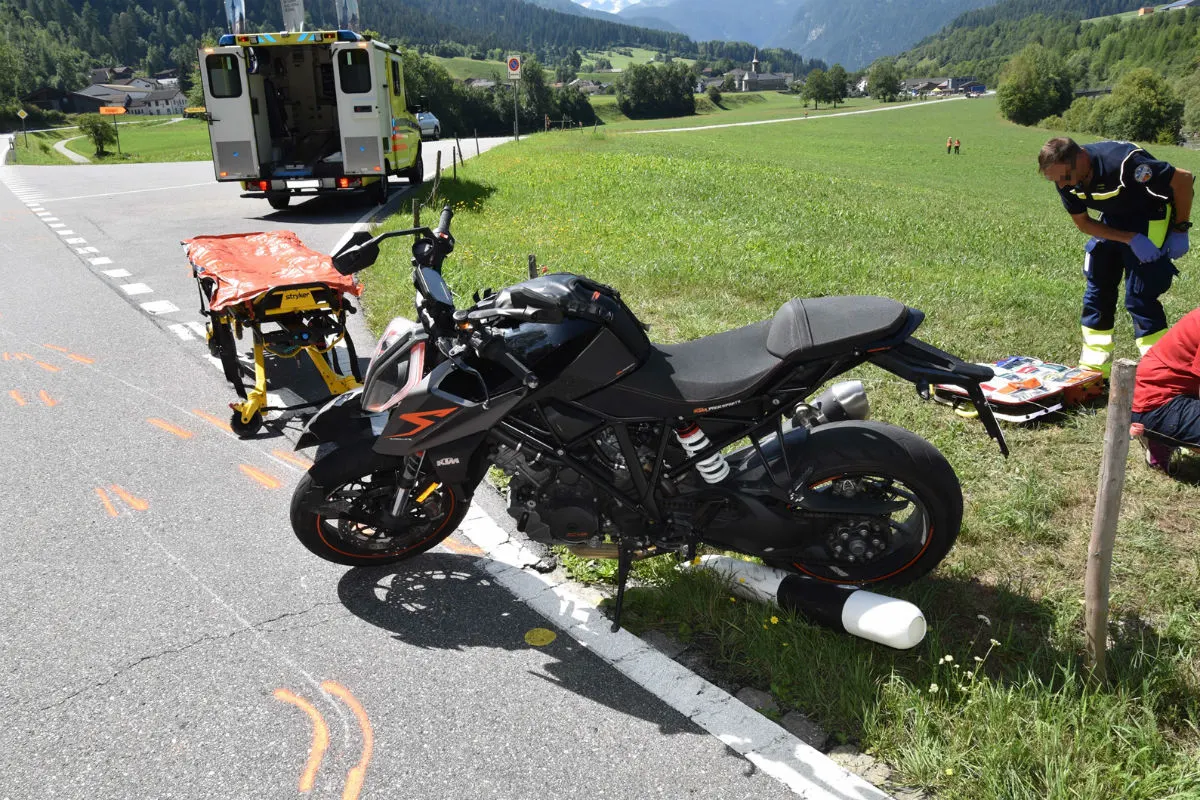 Zillis-Reischen GR - Kollision zwischen Zweiradfahrern