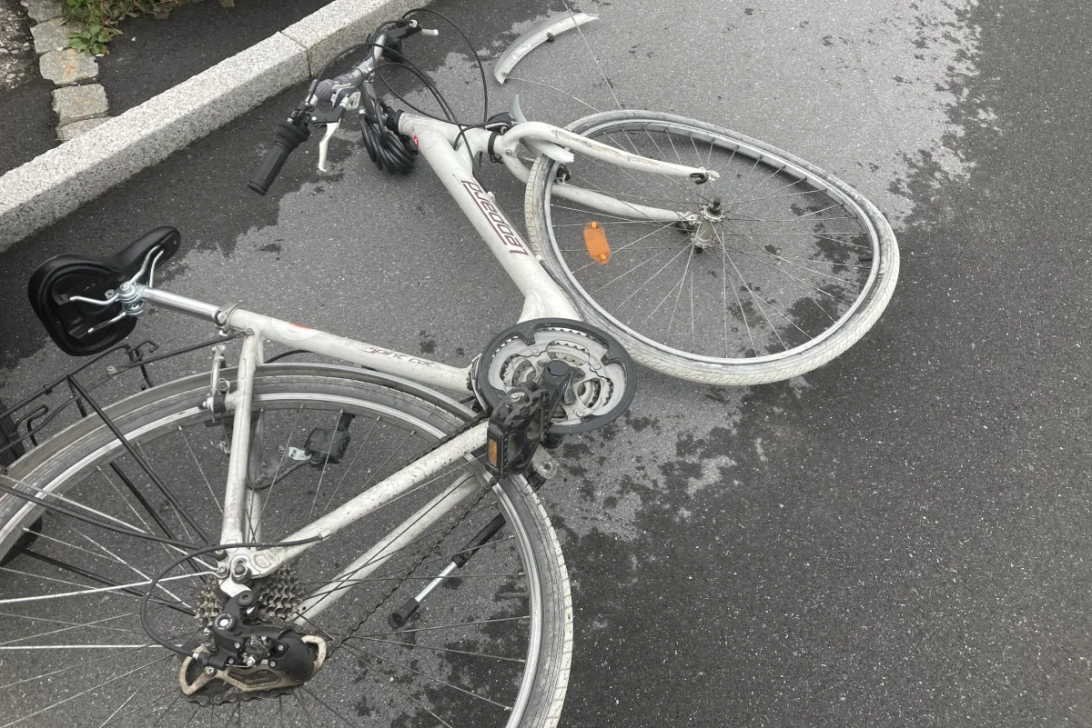 Unfall in Näfels GL - Fahrradfahrerin übersehen
