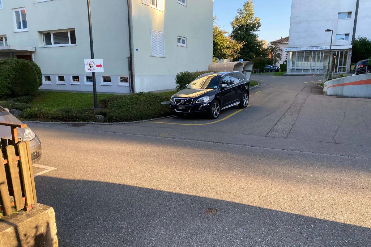 Niederuzwil SG – Unfall zwischen Velofahrer und Fussgänger