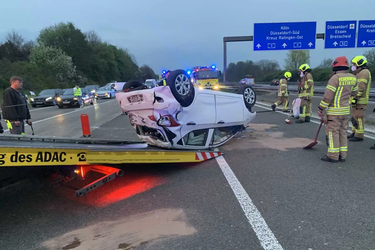 Ratingen - Auto überschlug sich auf der Autobahn