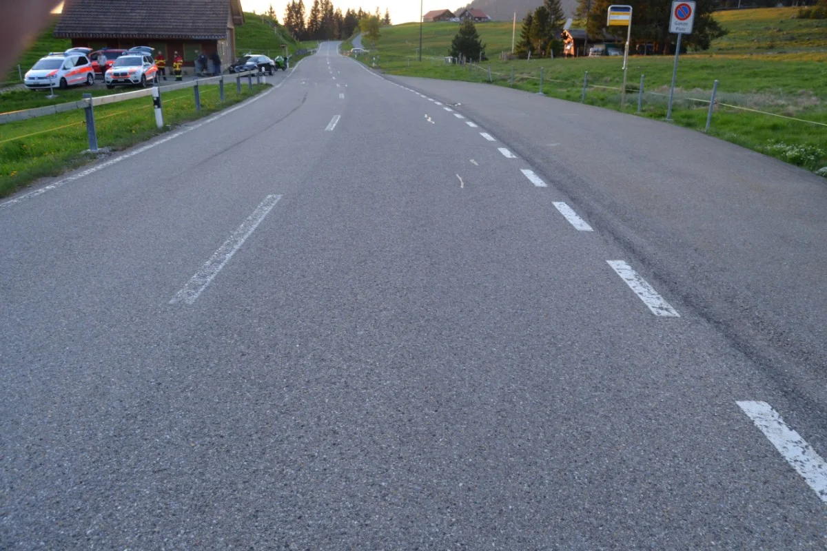 Urnäsch AR - Überholmanöver auf der Schwägalp geht schief! Frau wird schwer verletzt