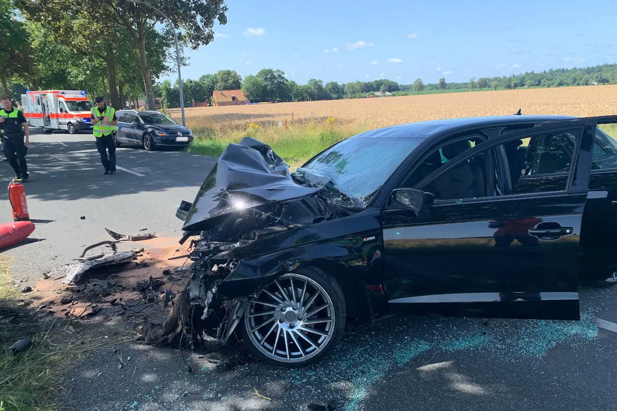 Groß Meckelsen – Schwerer Kollision mit Baum