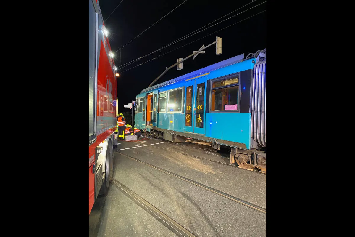 Frankfurt am Main – Schwerer Verkehrsunfall mit U-Bahn und Bus