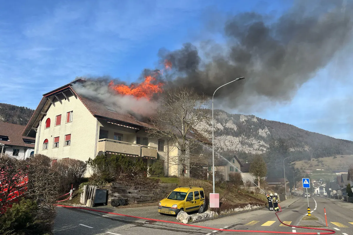 Welschenrohr SO – Brand in Mehrfamilienhaus