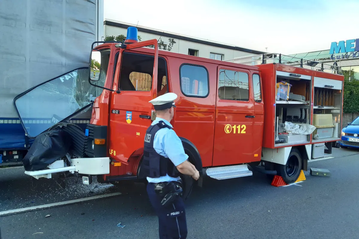 Schwelm – Unfall mit historischem Feuerwehrfahrzeug