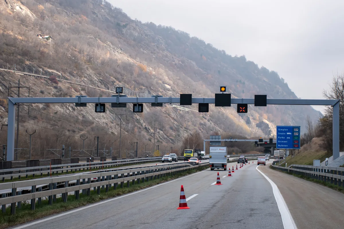Einschränkungen und Sperrungen auf der A9 Visp VS