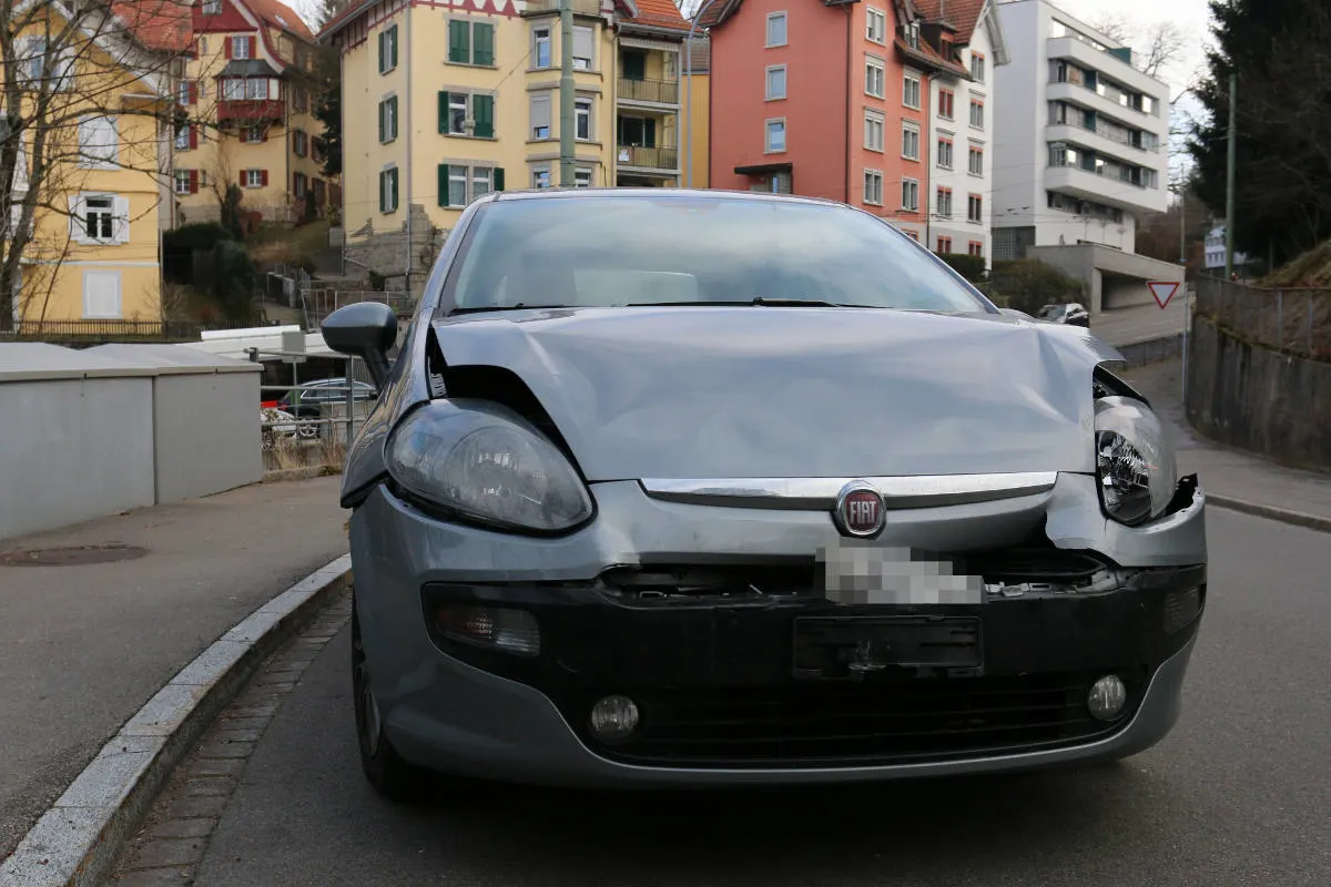 Stadt St. Gallen SG - Auffahrkollision auf Teufener Strasse