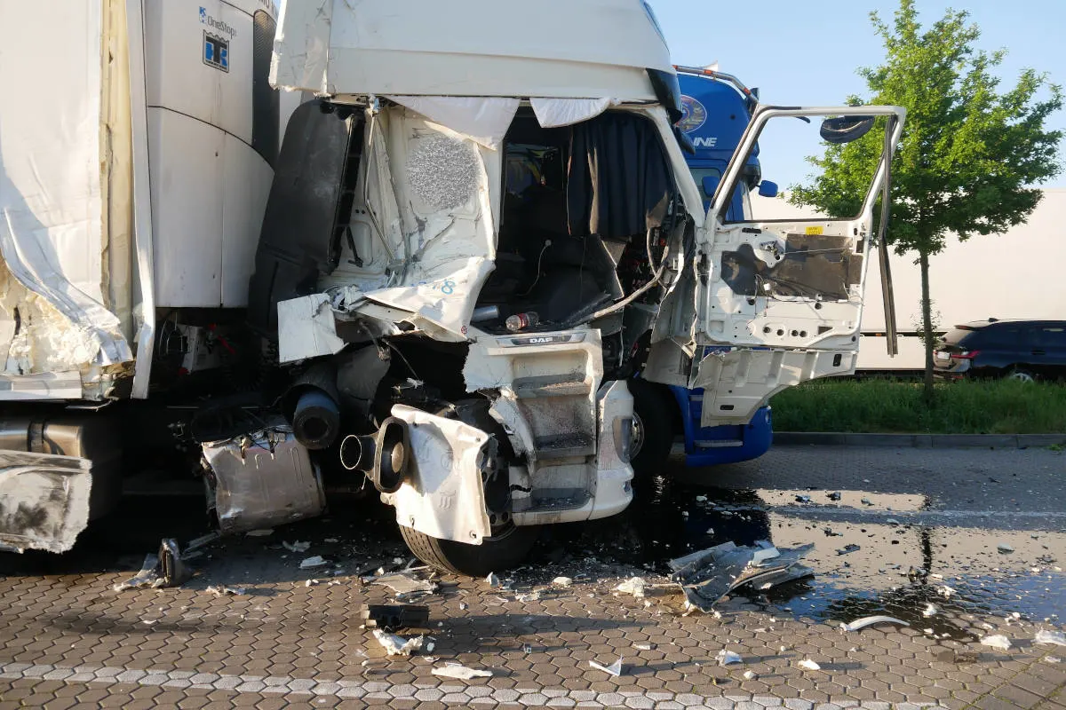 A1 Sittensen –Lkw verunfallt auf Autobahnparkplatz