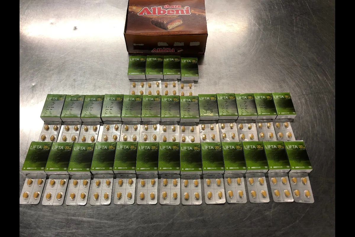  Flughafen Düsseldorf – Zoll am Flughafen Düsseldorf stellt 120 Tabletten Potenzmittel sicher