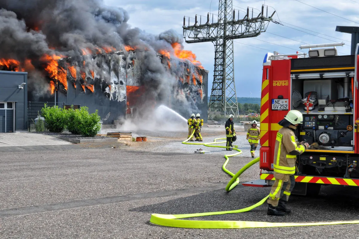 Feuerwehr mit Großaufgebot zwölf Stunden lang im Einsatz