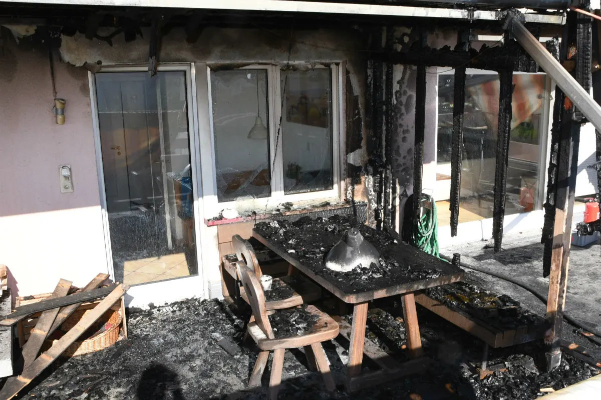 Fislisbach AG - Brandausbruch auf Balkon von Mehrfamilienhaus
