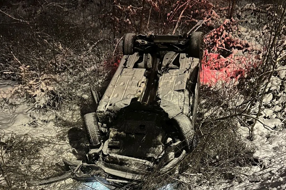 Oberwil BL - Bei Unfall auf dem Dach gelandet