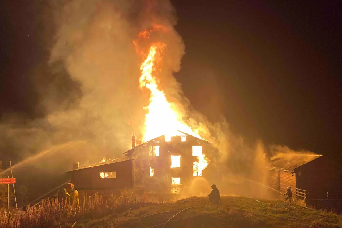 Albinen VS – Restaurant durch Brand vollständig zerstört 